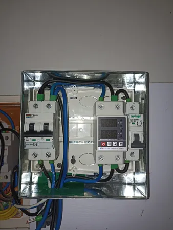 محافظ ولتاژ  ام بی مدل MBVPD2