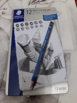 مداد طراحی استدلر مدل لوموگراف مجموعه 12 عددی