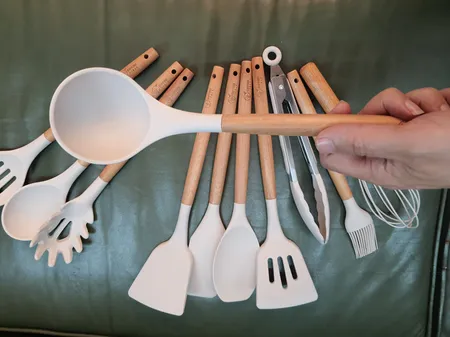 سرویس کفگیر و ملاقه 12 پارچه جی فی نی مدل 01