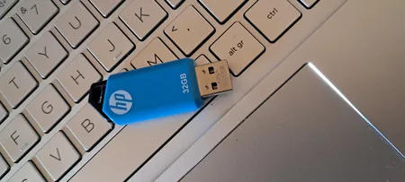 فلش مموری USB 2.0 اچ پی مدل V150w ظرفیت 32 گیگابایت