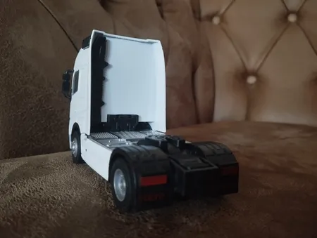 ماشین بازی مدل کامیون تریلی کشنده ولوو اف هاچ کد FH500