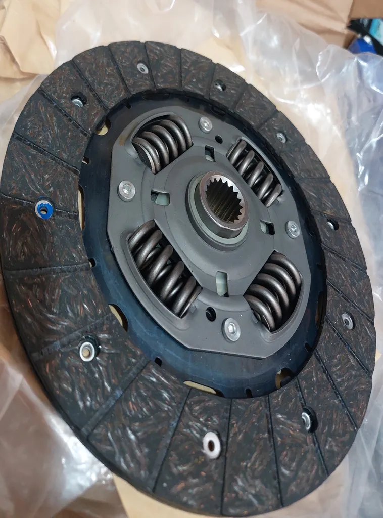 کیت کلاچ ایساکو کد 0670302199 مناسب برای پژو 206