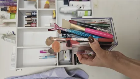 استند لوازم آرایشی مدل M