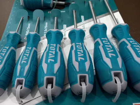 پیچ گوشتی یک سر چهارسو یک سر دو سو توتال مدل THT250608 بسته 8 عددی