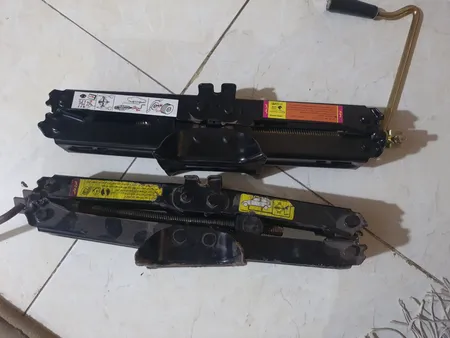 جک خودرو مدد مدل 31504 ظرفیت 2 تن