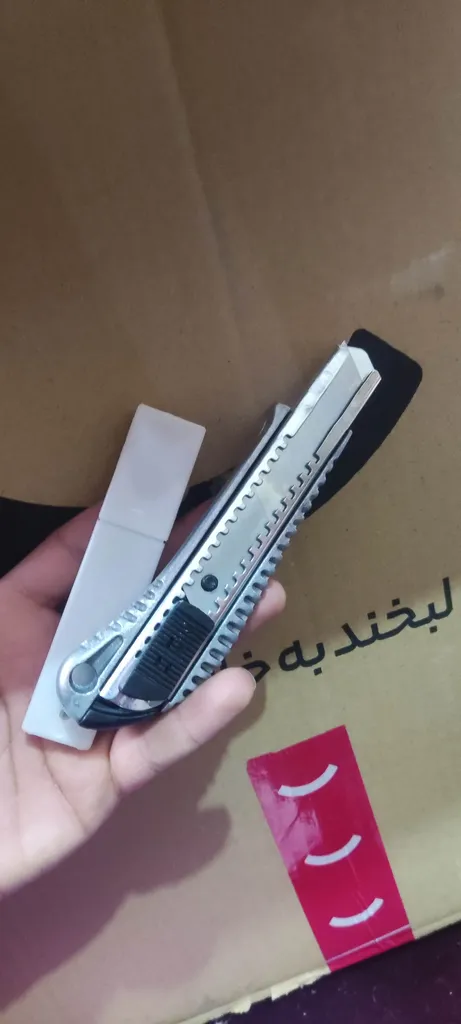 کاتر مدل D-10 به همراه 10عدد تیغه یدک