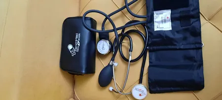 فشارسنج عقربه ای زنیت مد مدل ZTH-5001 به همراه گوشی طبی مدل ZTH-5001