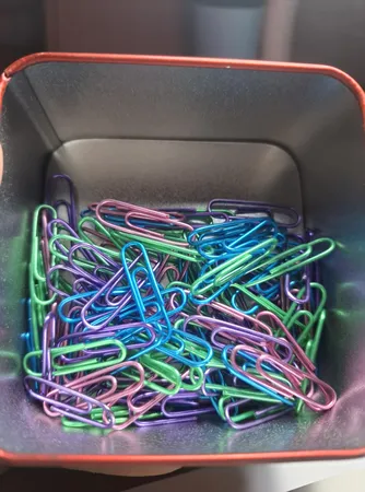 گیره کاغذ پنتر مدل رنگی سایز 28 میلی متر - بسته 100 عددی