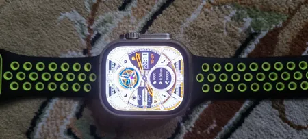 ساعت هوشمند مدل HK9 ULTRA 2 MAX دارای قابلیت های صفحه نمایش رنگی، صفحه نمایش لمسی، کنترل موسیقی (Music Player)، کنترل سطح اکسیژن خون، قابلیت مکالمه از طریق بلوتوث، پشتیبانی از زبان فارسی در منو و سیستم‌عامل بند سیلیکون