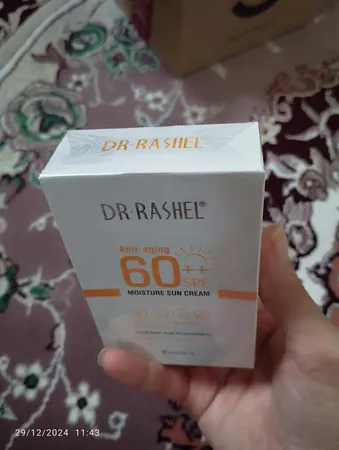 کرم ضد آفتاب بدون رنگ دکتر راشل SPF60 مدل 001 محافظ UVA ،UVB، ضد آب، مناسب انواع پوست حجم 60 میلی‌لیتر