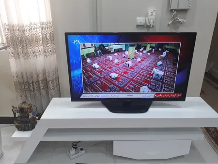 میز تلویزيون راهپود مدل آفتابگردان به همراه طبقه دیواری