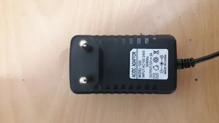 آداپتور 12 ولت 2 آمپر مدل 02d