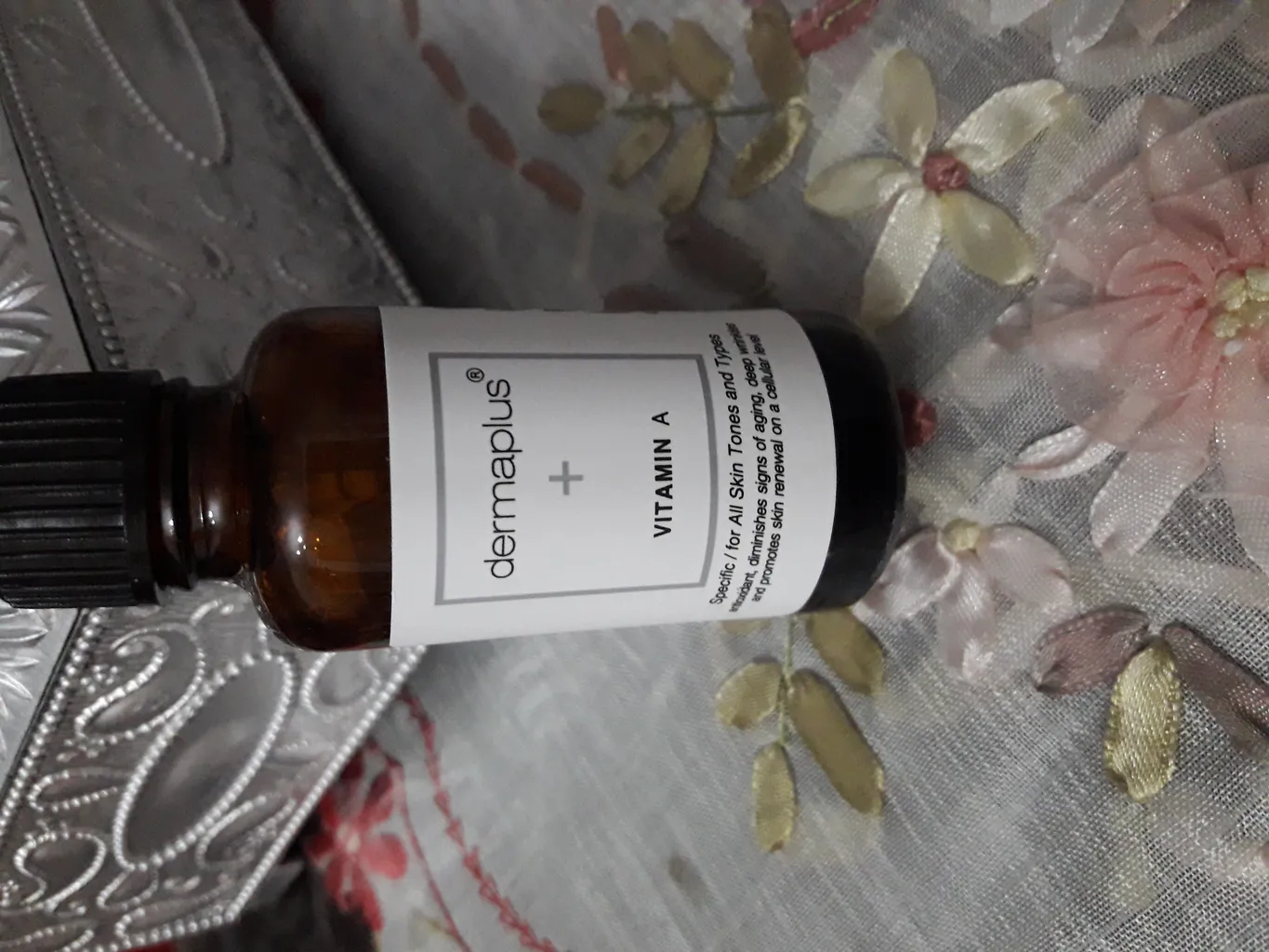 سرم پوست درما پلاس مدل ویتامین آ حجم 30 میلی لیتر