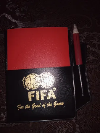 کارت داوری فوتبال طرح FIFA