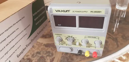 منبع تغذیه الکتریکی  15 ولت 2 آمپر یاکسون مدل 1502DD