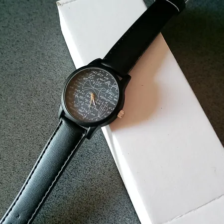 ساعت مچی عقربه ای والار طرح ریاضی کد LF2397