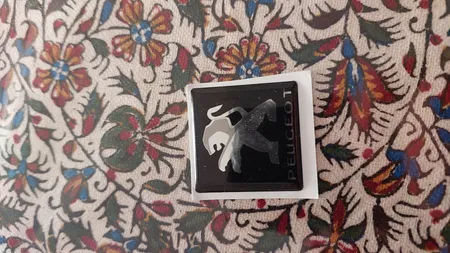 آرم درب موتور آرسی زد اسپرت مدل P2022BK مناسب برای پژو