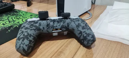 محافظ دسته پلی استیشن 5 اسپارک فاکس مدل Silicone Grip Pack Digital Camo به همراه روکش آنالوگ