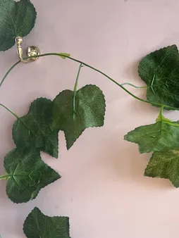 گل مصنوعی مدل ریسه برگ طرح انگور کد PAL-3030