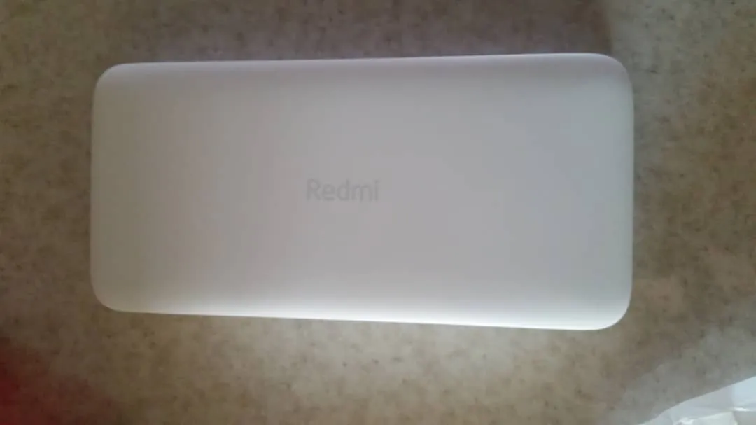 پاوربانک شیایومی مدل Redmi ظرفیت 20000 میلی آمپرساعت به همراه کابل تبدیل microUSB