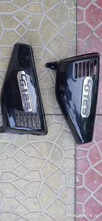 قاب بغل موتور سیکلت مدل A1B بسته 2 عددی به همراه لاستیک قاب بغل