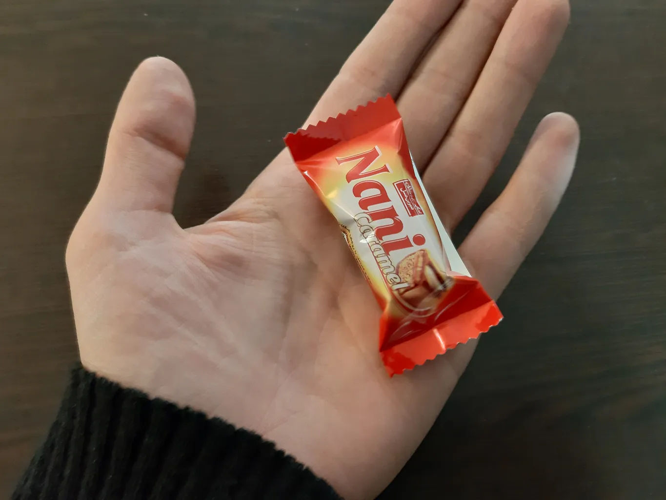 شکلات مغز دار نانی شیرین عسل -800 گرم بسته 100 عددی