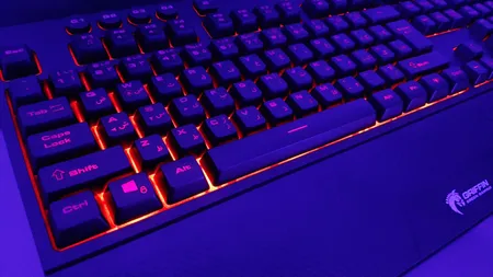 کیبورد مخصوص بازی گرین مدل GK703-RGBسوییچ ممبران ، Full Size، نورپردازی RGB