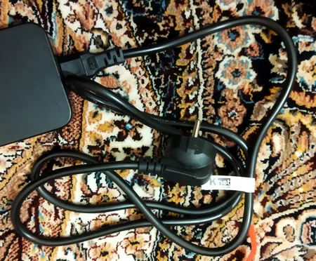 کابل برق سه پین آداپتور لپ تاپ کی نت پلاس مدل EU-C5 طول 1.5 متر