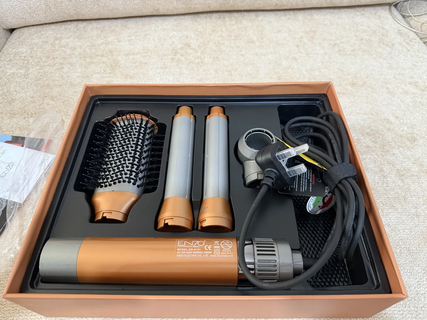 سشوار برس دار حالت دهنده انزو پروفیشینال مدل 4131