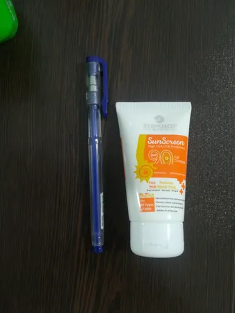 کرم ضدآفتاب بی‌رنگ تاپ شاپ مدل SPF90 مناسب انواع پوست، حجم 50 میلی‌لیتر