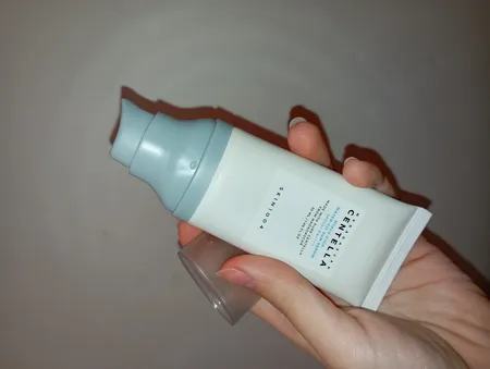 کرم ضد آفتاب بدون رنگ اسکین 1004 SPF 50 مدل ماداگاسکار ‌مناسب انواع پوست حجم 50 میلی‌لیتر