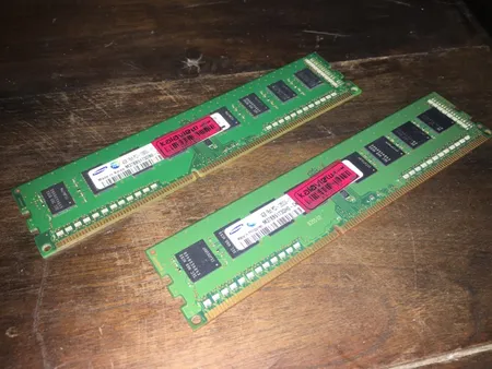 رم کامپیوتر سامسونگ مدل DDR3 1600MHz 240Pin DIMM 12800 ظرفیت 4 گیگابایت