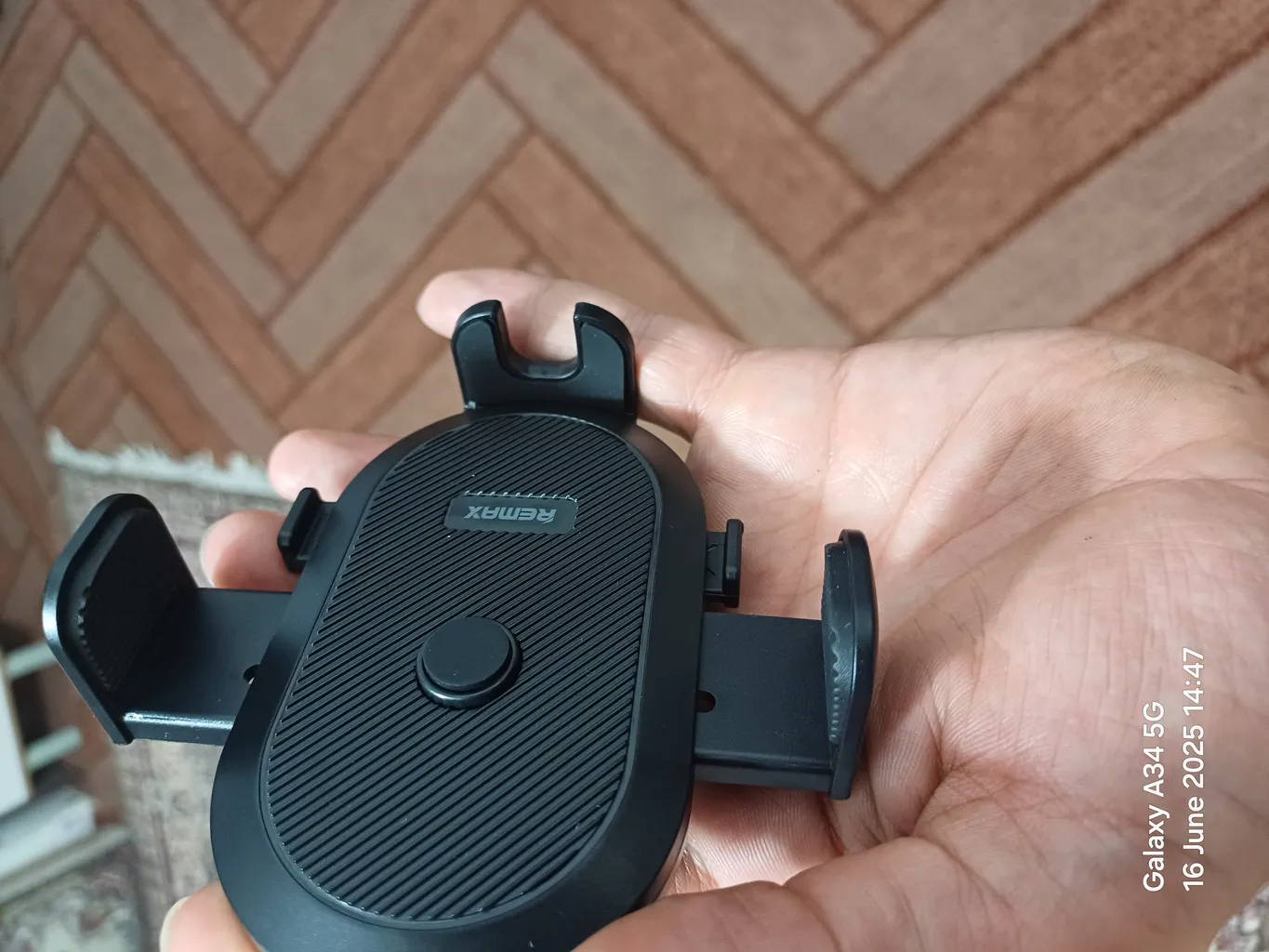 نگهدارنده گوشی موبایل ریمکس مدل RM-C06 2022