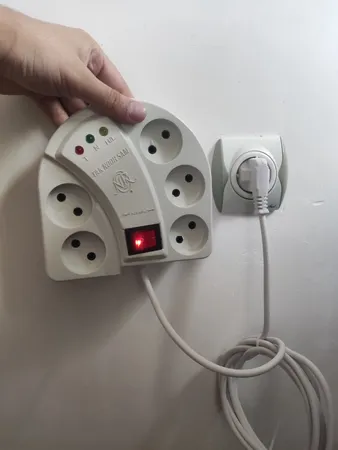 محافظ ولتاژ برق تک نور مدل TN-5P-3M