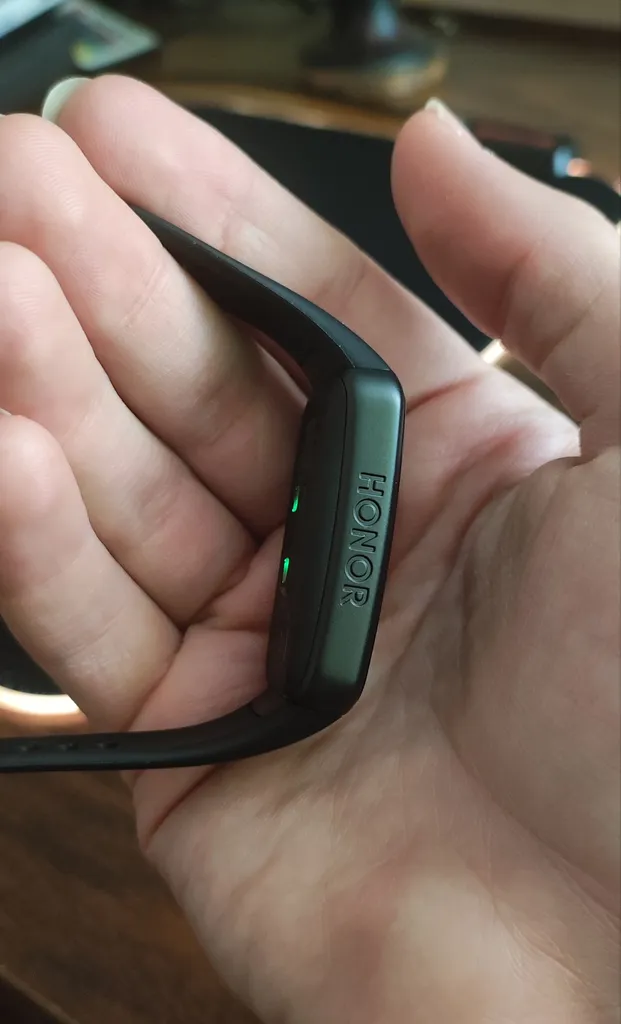 مچ بند هوشمند آنر مدل Band 6