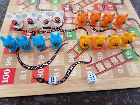 بازی منچ و مارپله کلاسیک تخته چوبی مدل Animals