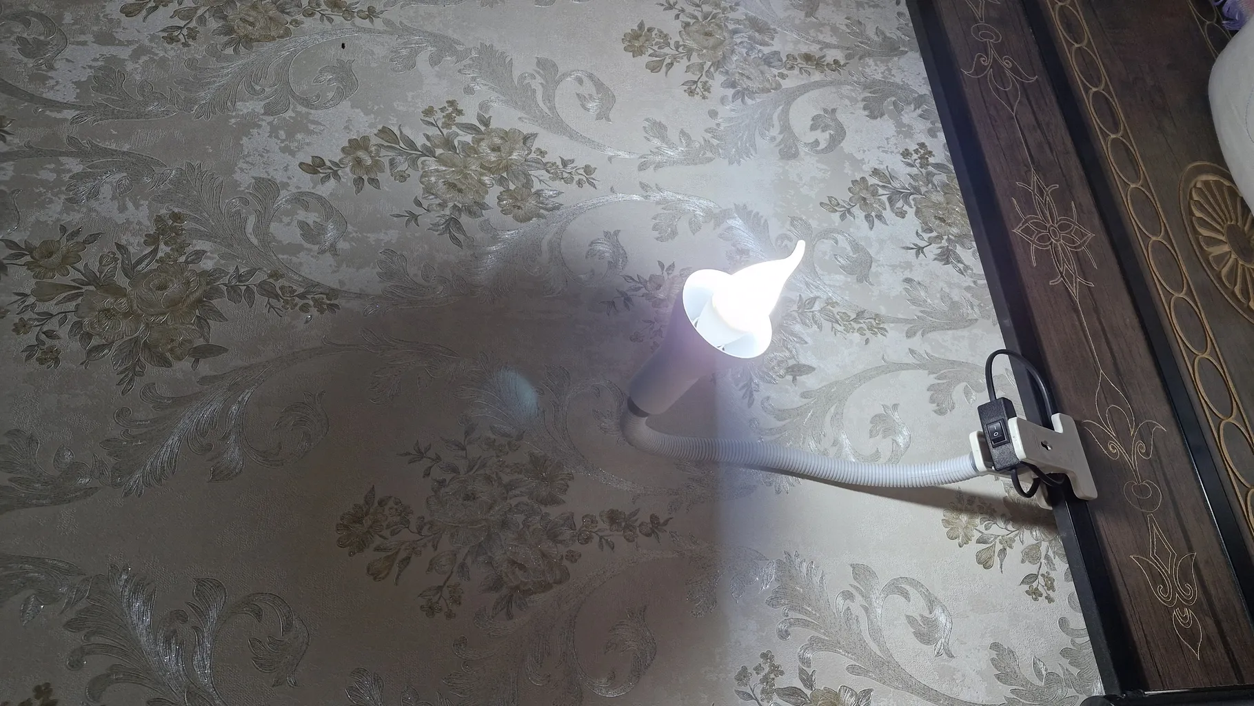 چراغ مطالعه صنایع‌ کریم‌ زاده مدل گیره ای کد CL-115