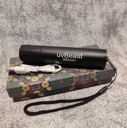 چراغ قوه دستی مدل UV 365nm filter