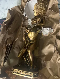 مجسمه آدم کره به دوش کد 020020051