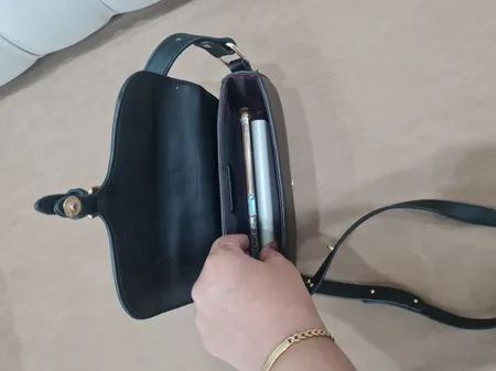 کیف دوشی زنانه چرم آرا مدل d110