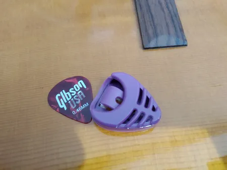 نگهدارنده پیک گیتار مدل JPG