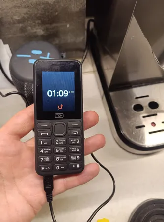 گوشی موبایل تی سی اچ مدل ARC دو سیم‌کارت ظرفیت 4 مگابایت