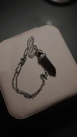 آویز گردنبند مدل منشور سنگ آمیتیس