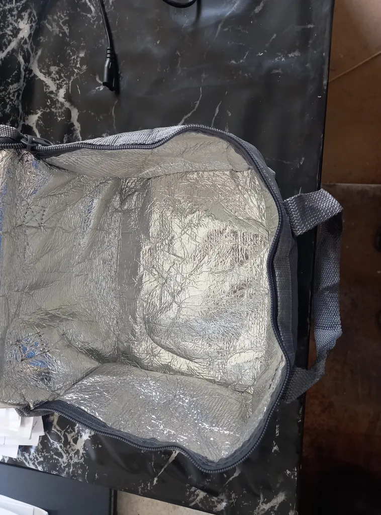 ظرف غذای برقی مدل آرینا به همراه کیف و قاشق