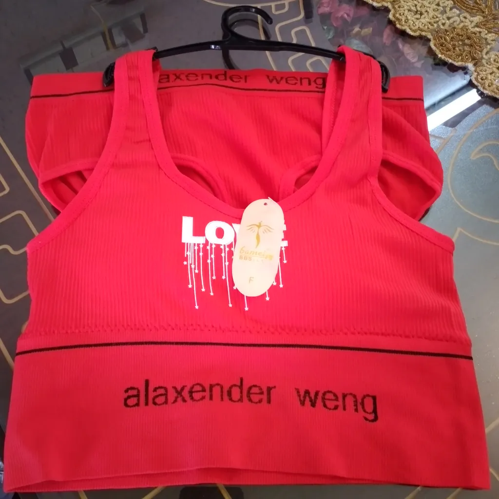 ست نیم تنه و شورت ورزشی زنانه مدل 4621 رنگ قرمز