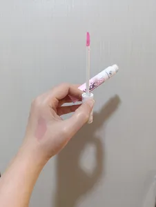 تجریه خرید رژ لب مایع گلدن رز مدل Magic شماره 01