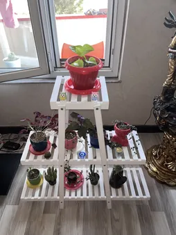 استند گلدان مدل هرمیs