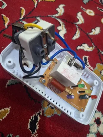 محافظ ولتاژ سیماران مدل SM-140AW