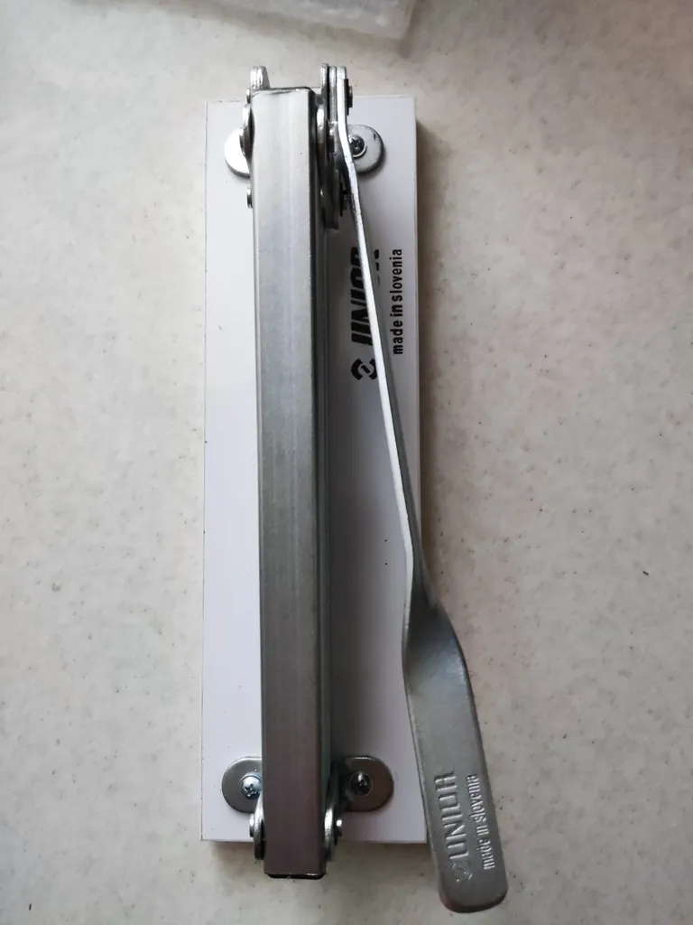 گردو شکن یونیور مدل Professional 300