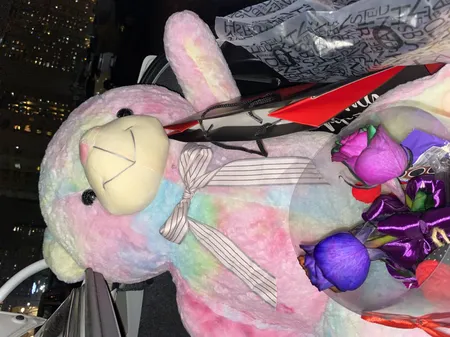 عروسک طرح خرس مدل رنگین کمان ارتفاع 125 سانتی متر